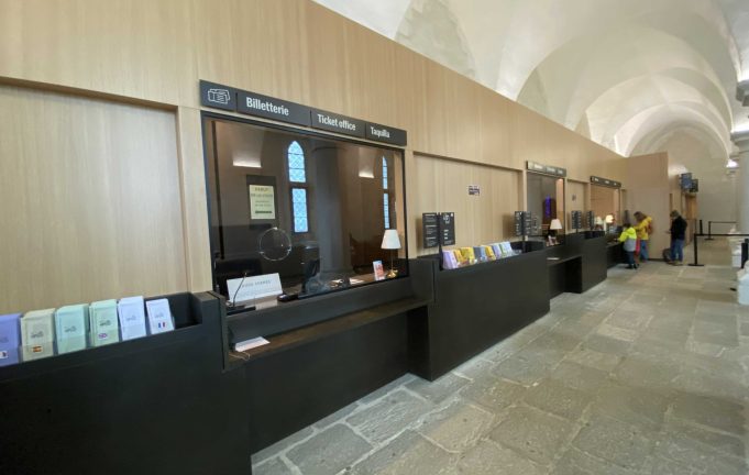 banque d'accueil sur mesure musée